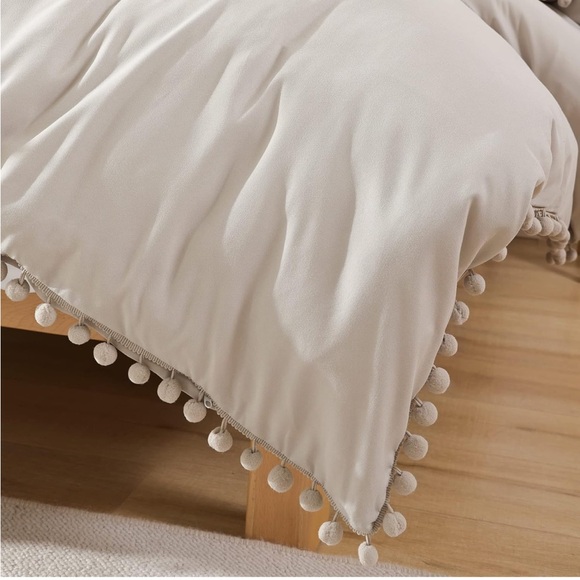Queen Comforter Set - Comforter Queen Size Sets with Ball Pom Fringe - Picture 2 of 4